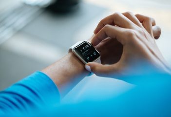 smartwatch 828786 640